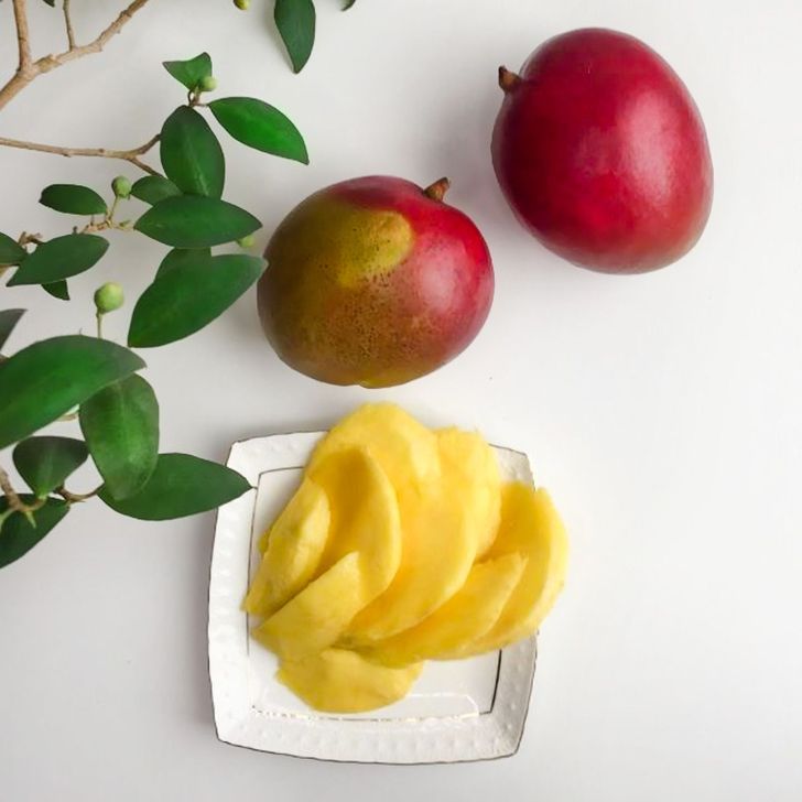 How to Pick the Perfect Ripe Mango