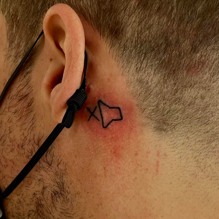 20 Minimalist Tattoos With Meaning